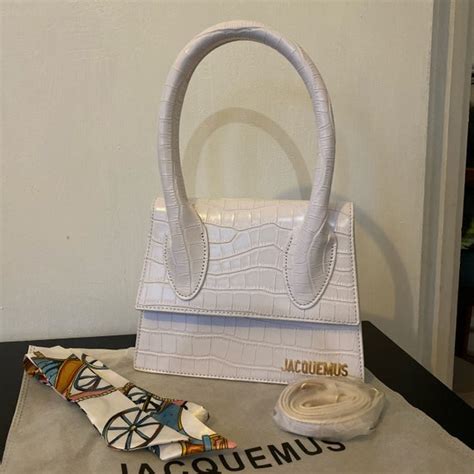 bolso de cocodrilo blanco.